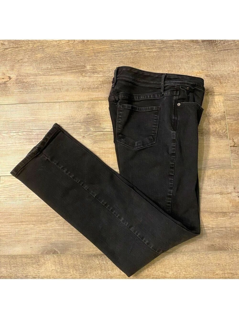 Talbots Simply Flattering Barely Boot Black jeans. Size 4 Excellent condition